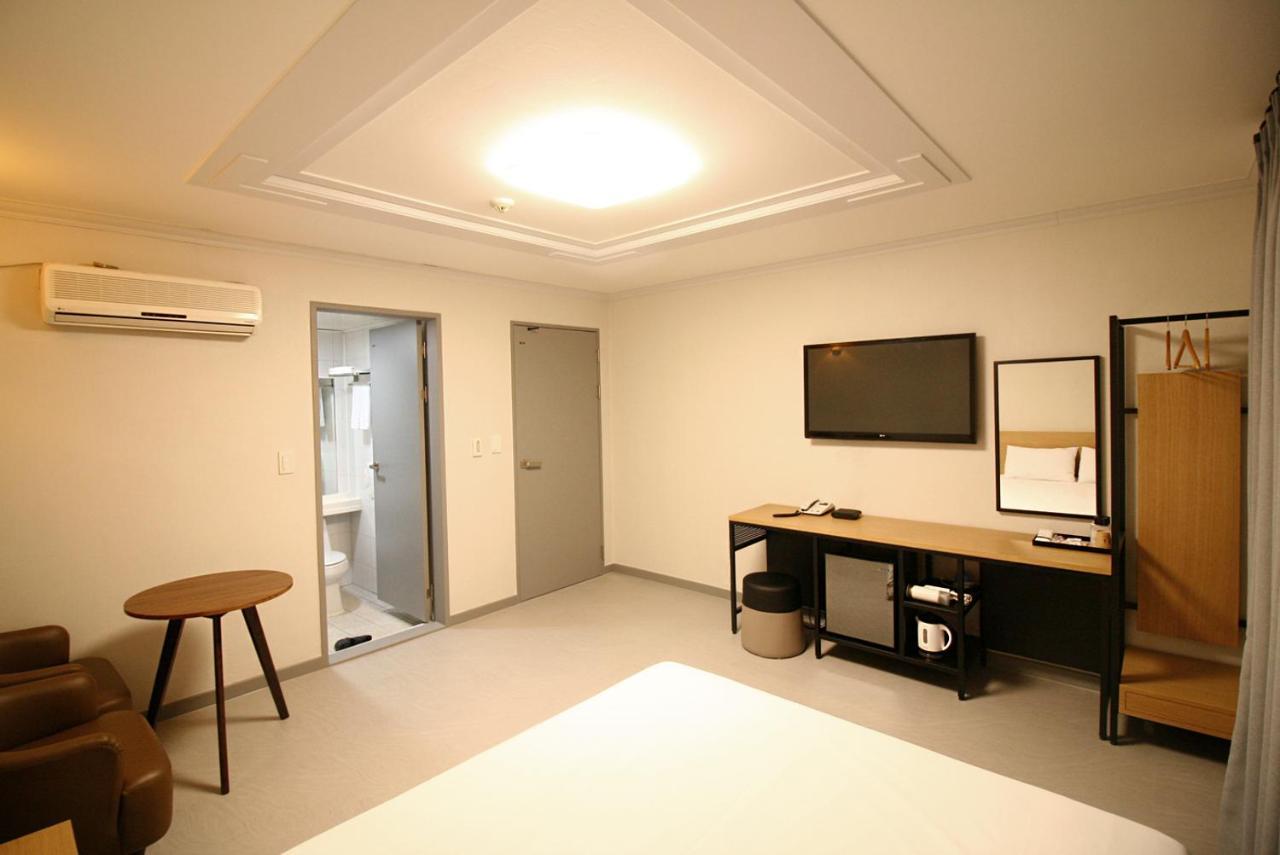 Trevi Hotel Csedzsu Kültér fotó