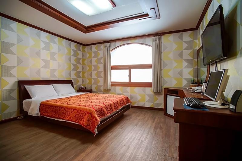 Trevi Hotel Csedzsu Kültér fotó