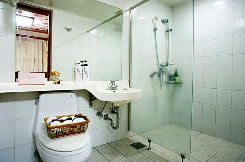 Trevi Hotel Csedzsu Kültér fotó