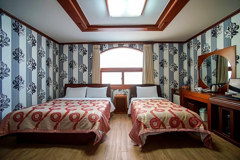 Trevi Hotel Csedzsu Kültér fotó